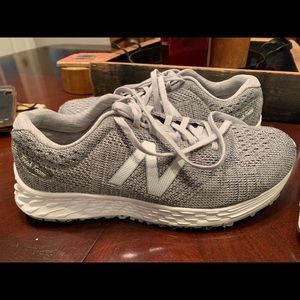 Women’s New Balance Fresh Foam sneakers (WARISRG1)